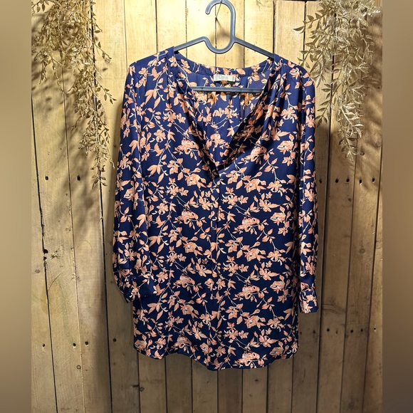 Floral top - Picture 1 of 1